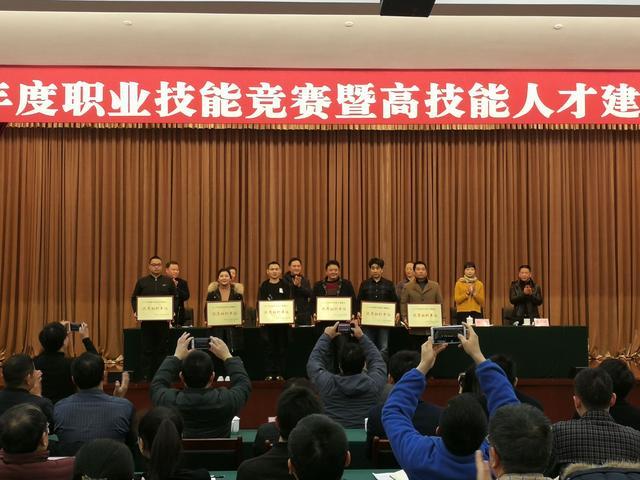 安徽省重點領域緊缺人才開發(fā)目錄_2022年深圳龍華技能人才引進緊缺職業(yè)目錄_2014年黃山職業(yè)技術學院緊缺專業(yè)人才招聘