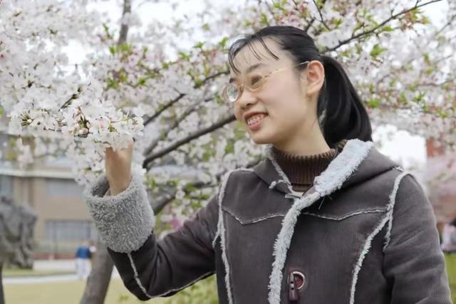 視障女孩從小來上海求學(xué)，本科考入華師大，如今即將成為復(fù)旦首位盲人研究生！